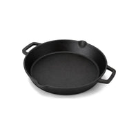 Diepe gietijzeren pan van Koock Amsterdam met twee handvatten en schenktuitjes