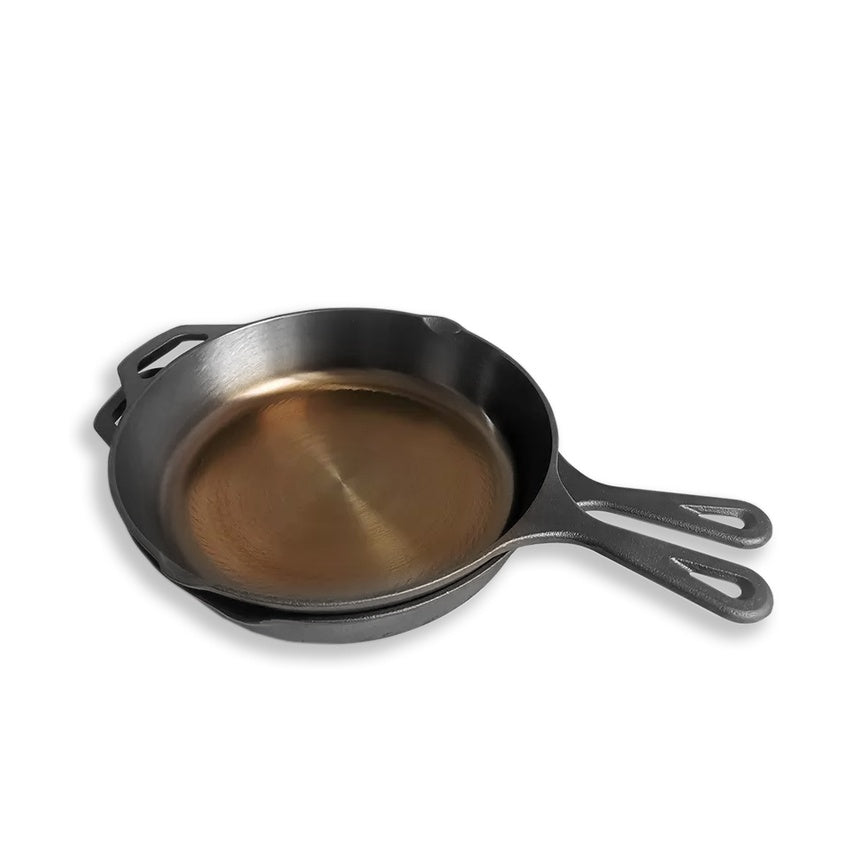 Set van twee gepolijste gietijzeren skillets van Koock Amsterdam, 25 en 30 cm